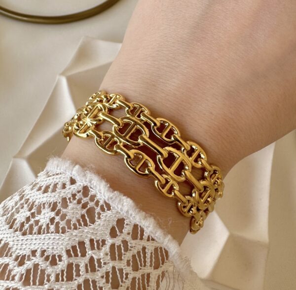 Cuff golden bangle