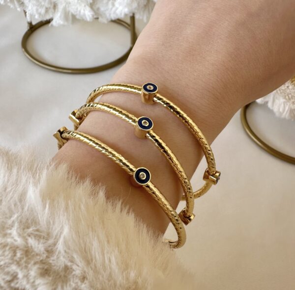 Circle blue bangle