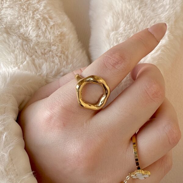 Circle Ring
