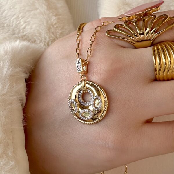 Round zircon necklace