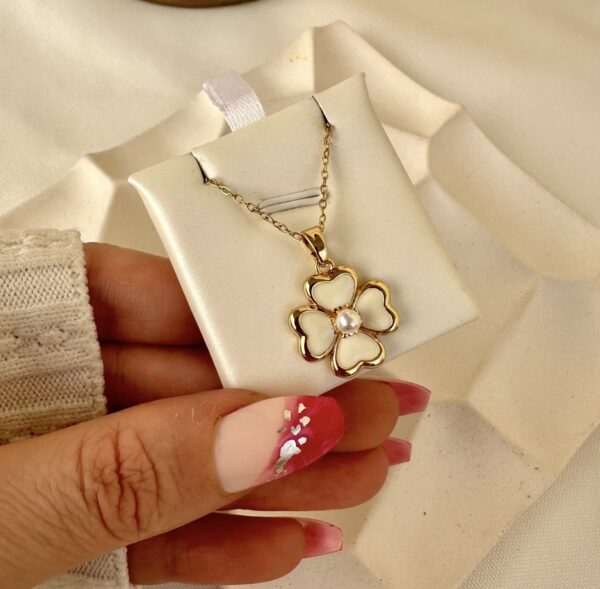 White flower necklace