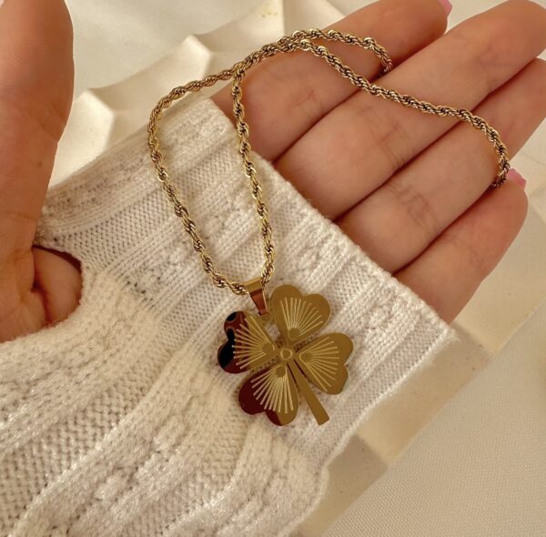 Flower necklace