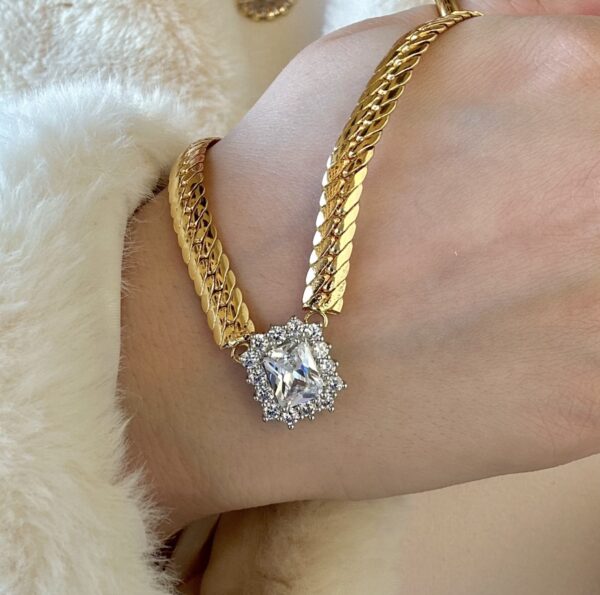 Shiny crystal necklace