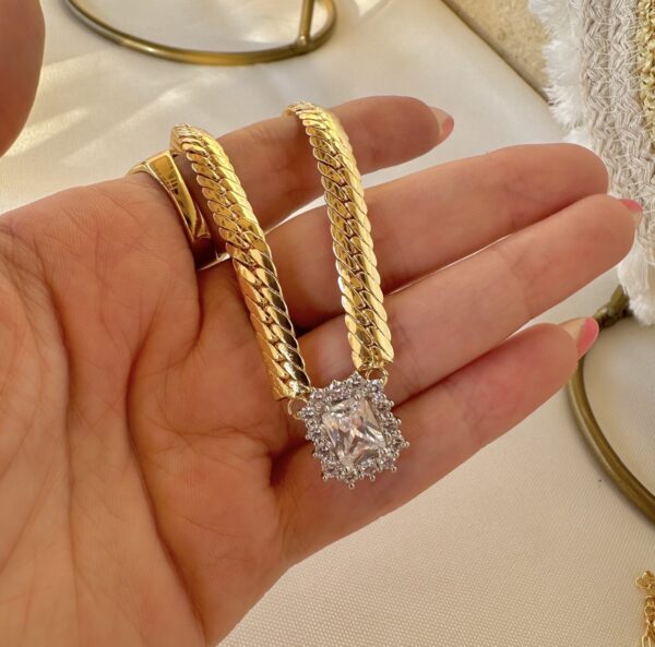Shiny crystal necklace