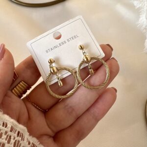 Round golden earrings