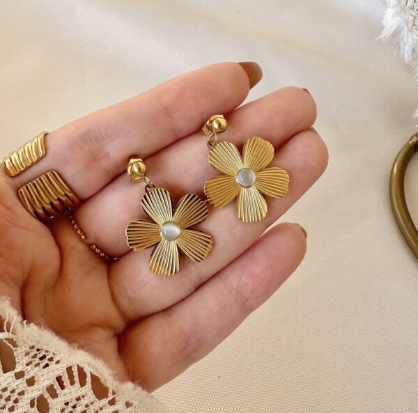 Flower earrings