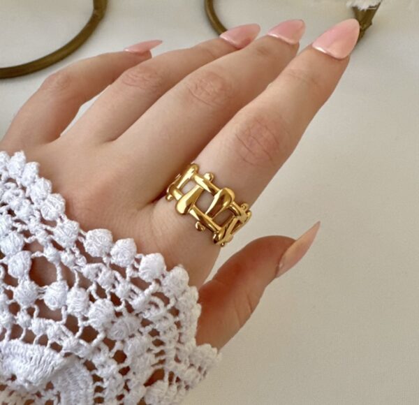 Brut Ring