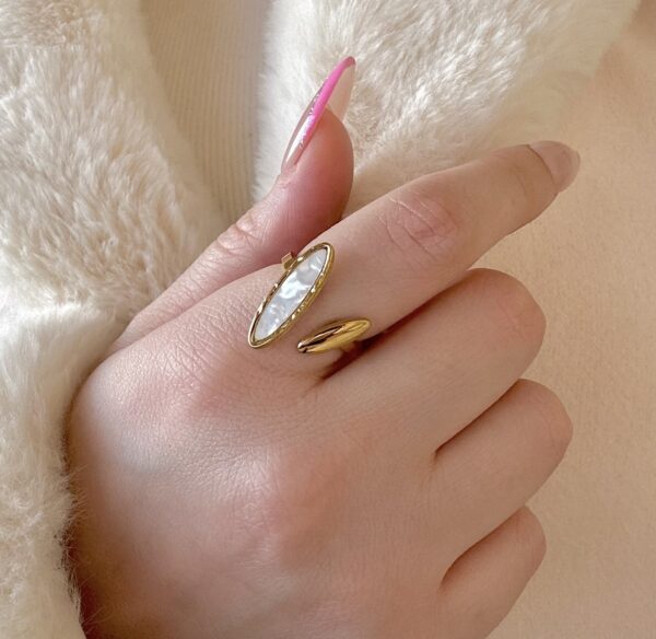 White chunky Ring