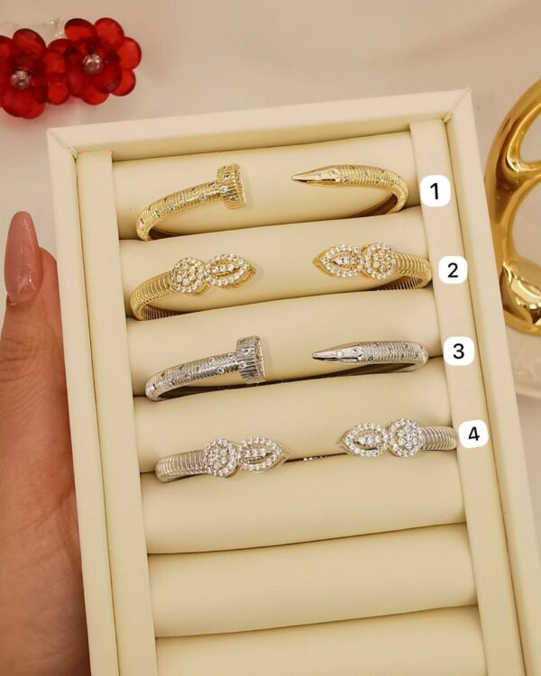 Trendy bangle