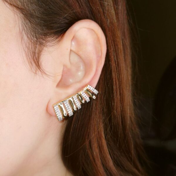 Ear cuff